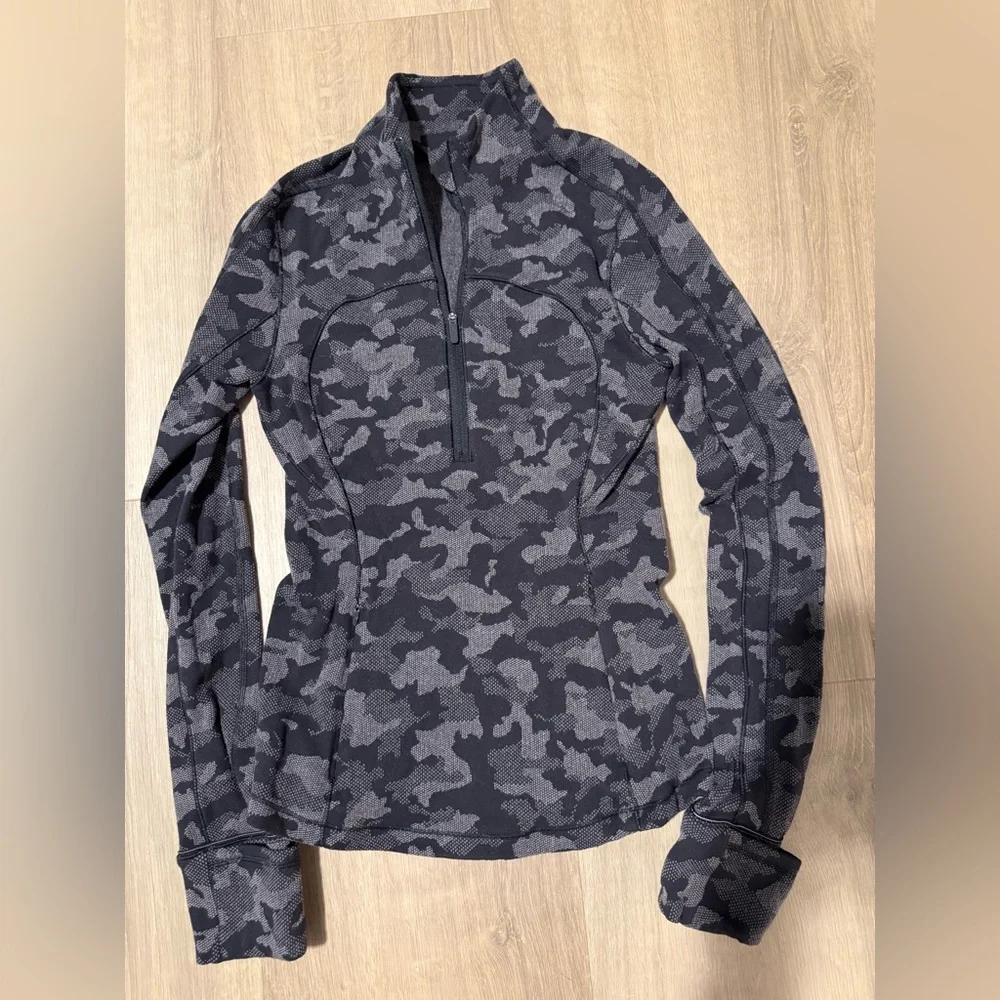 Lululemon Run‎ Briskly  1/2 Zip Heritage Camo Jacquard Black Lunar Rock Size 4